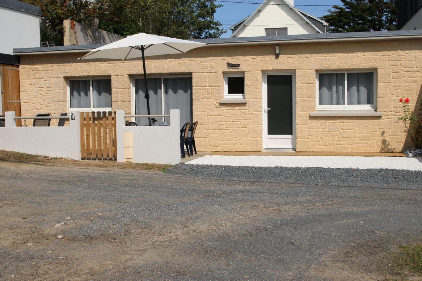 La Chaloupe Gites De Mer Jullouville-les-Pins Exterior photo