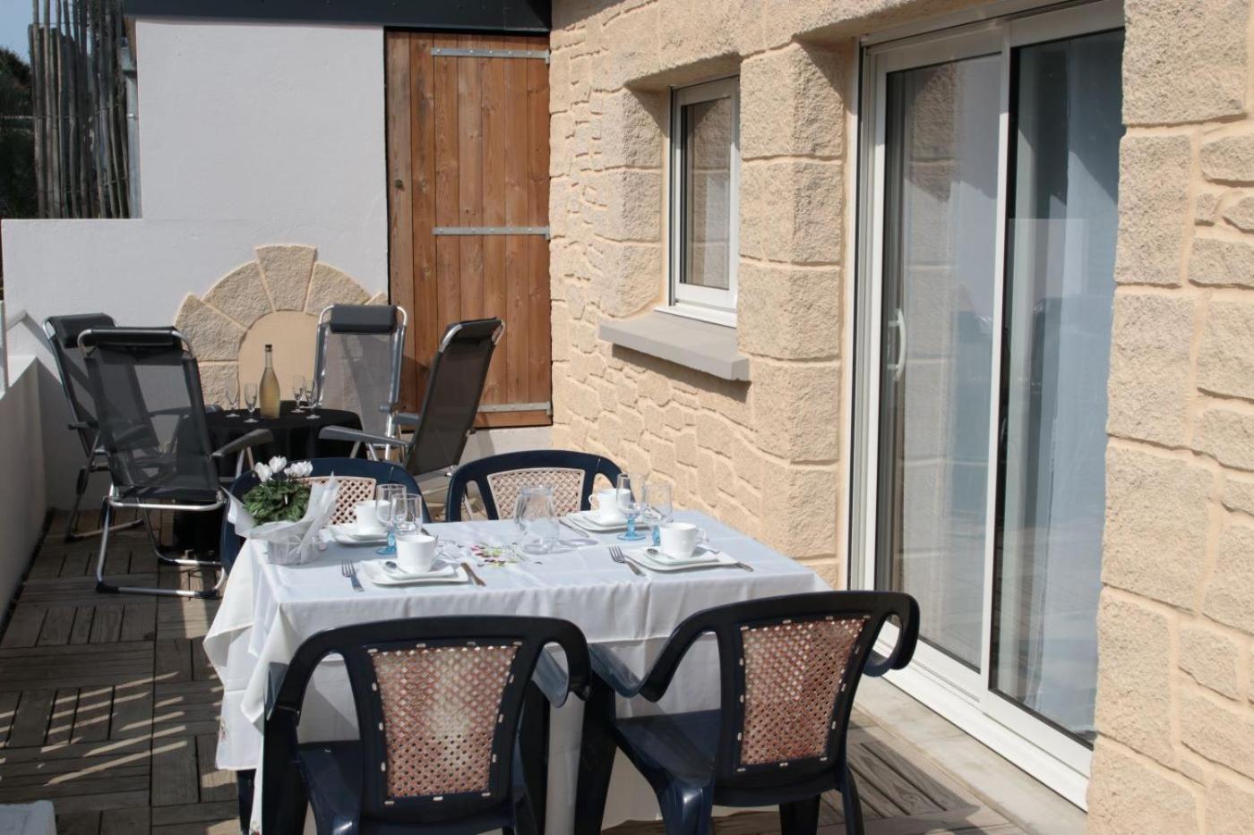 La Chaloupe Gites De Mer Jullouville-les-Pins Exterior photo
