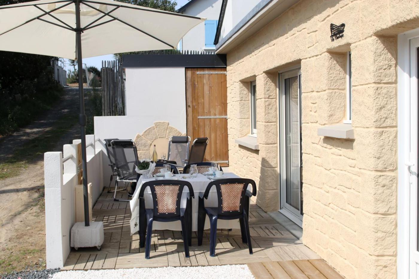 La Chaloupe Gites De Mer Jullouville-les-Pins Exterior photo